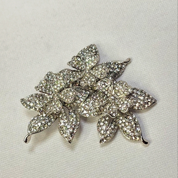 Signed Articlating Large Floral Silver White Crystal Brooch - Picture 6 of 16